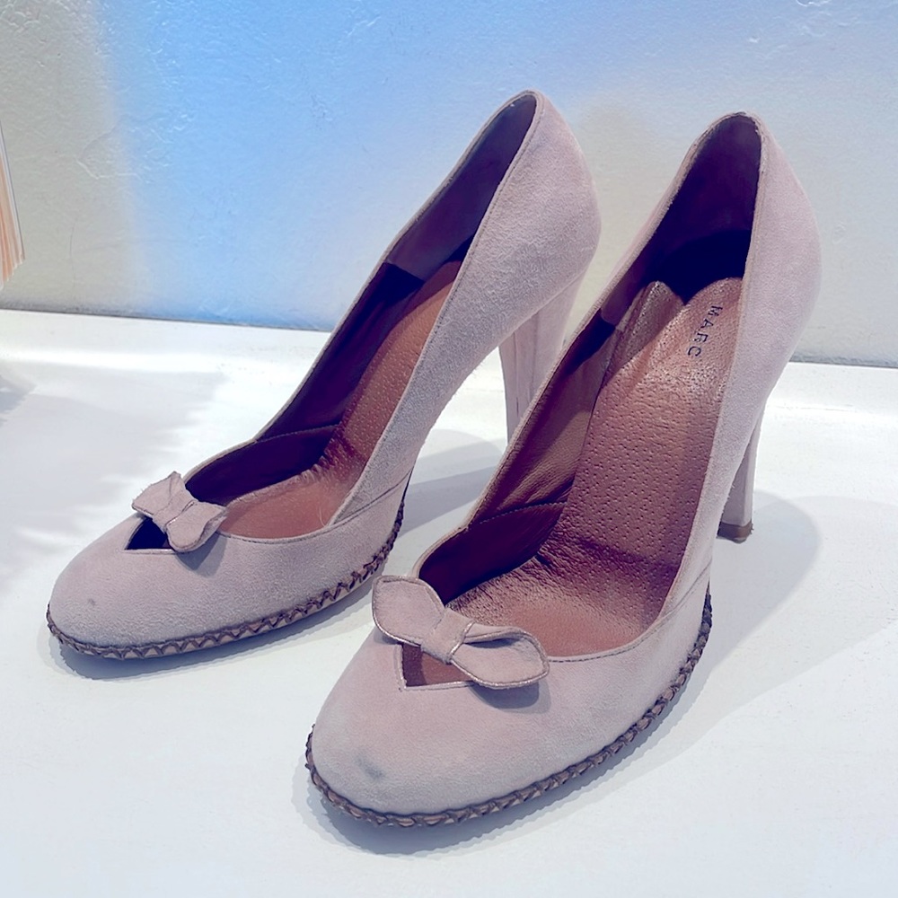 Marc Jacobs pink suede 4” pumps with bow W8.5